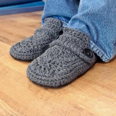 Des chaussons portés en intérieur