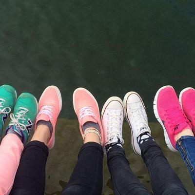 Des paires de sneakers